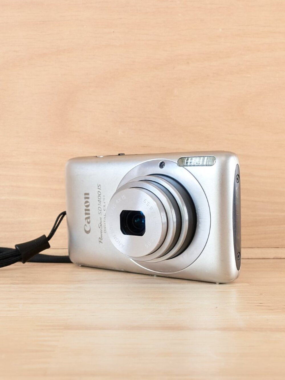 Canon PowerShot SD1400 IS 14.1MP Digital ELPH Camera Silver Tested